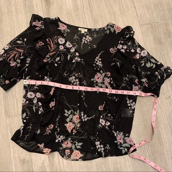 Lily White black floral top - Picture 4 of 7